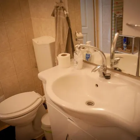 Apartmán Lovely With Free Parking, Koezponthoz Koezeli 3 Szobas Lakas Ráb