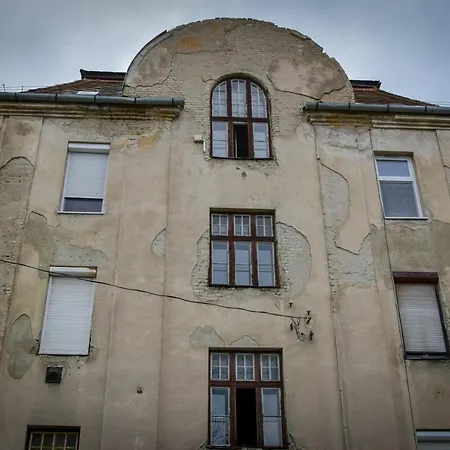 Appartement Lovely With Free Parking, Koezponthoz Koezeli 3 Szobas Lakas *