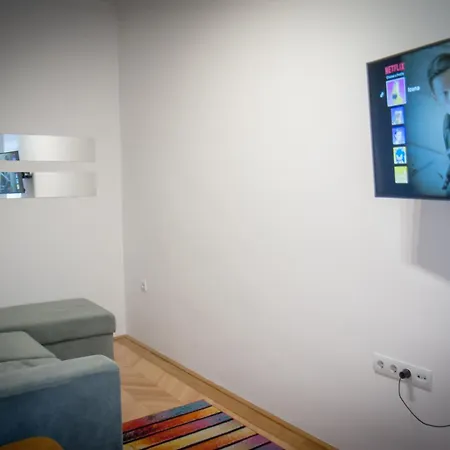 Apartmán Lovely With Free Parking, Koezponthoz Koezeli 3 Szobas Lakas