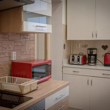 Apartmán Lovely With Free Parking, Koezponthoz Koezeli 3 Szobas Lakas Ráb