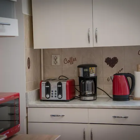 Apartmán Lovely With Free Parking, Koezponthoz Koezeli 3 Szobas Lakas Ráb