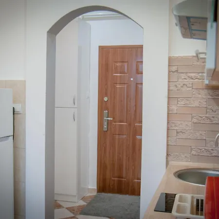 Lovely With Free Parking, Koezponthoz Koezeli 3 Szobas Lakas Apartmán Ráb