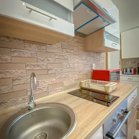 Apartmán Lovely With Free Parking, Koezponthoz Koezeli 3 Szobas Lakas