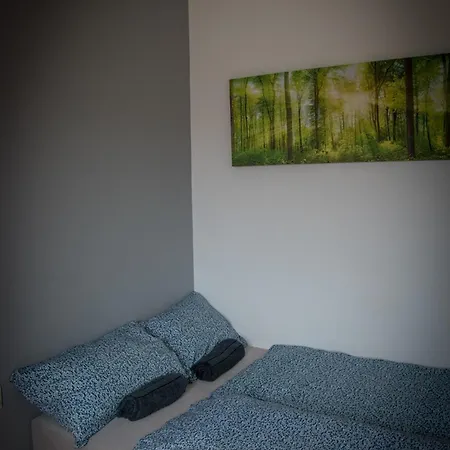 Apartmán Lovely With Free Parking, Koezponthoz Koezeli 3 Szobas Lakas *