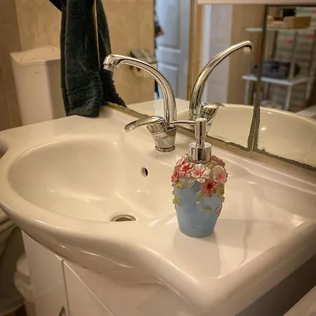 Lovely With Free Parking, Koezponthoz Koezeli 3 Szobas Lakas Apartmán